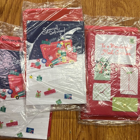 8- Hallmark Christmas cards for your mail carrier - Picture 5 of 7